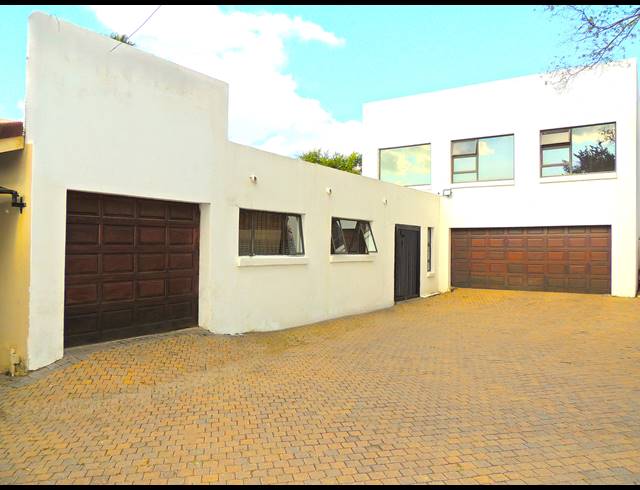4 BEDROOM HOUSE FOR SALE IN STRUBENSVALLEI